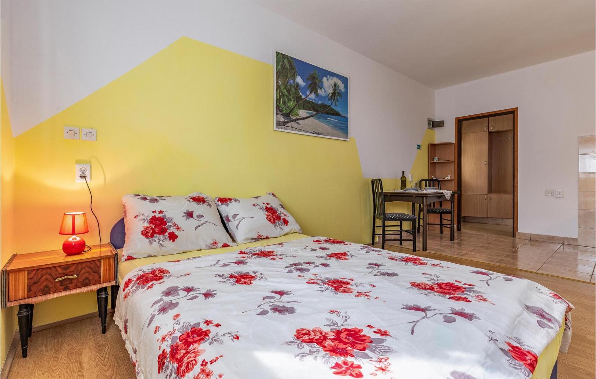Nice Apartment In Pula With Kitchen Eksteriør bilde