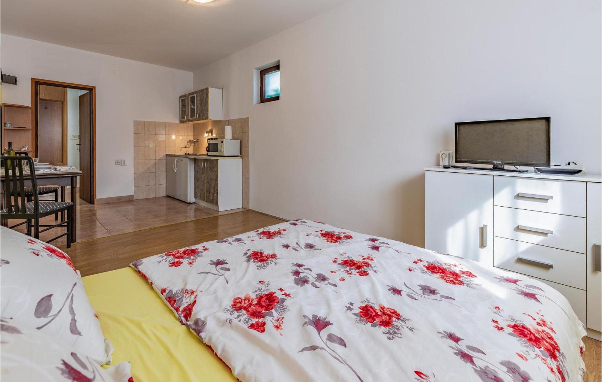 Nice Apartment In Pula With Kitchen Eksteriør bilde