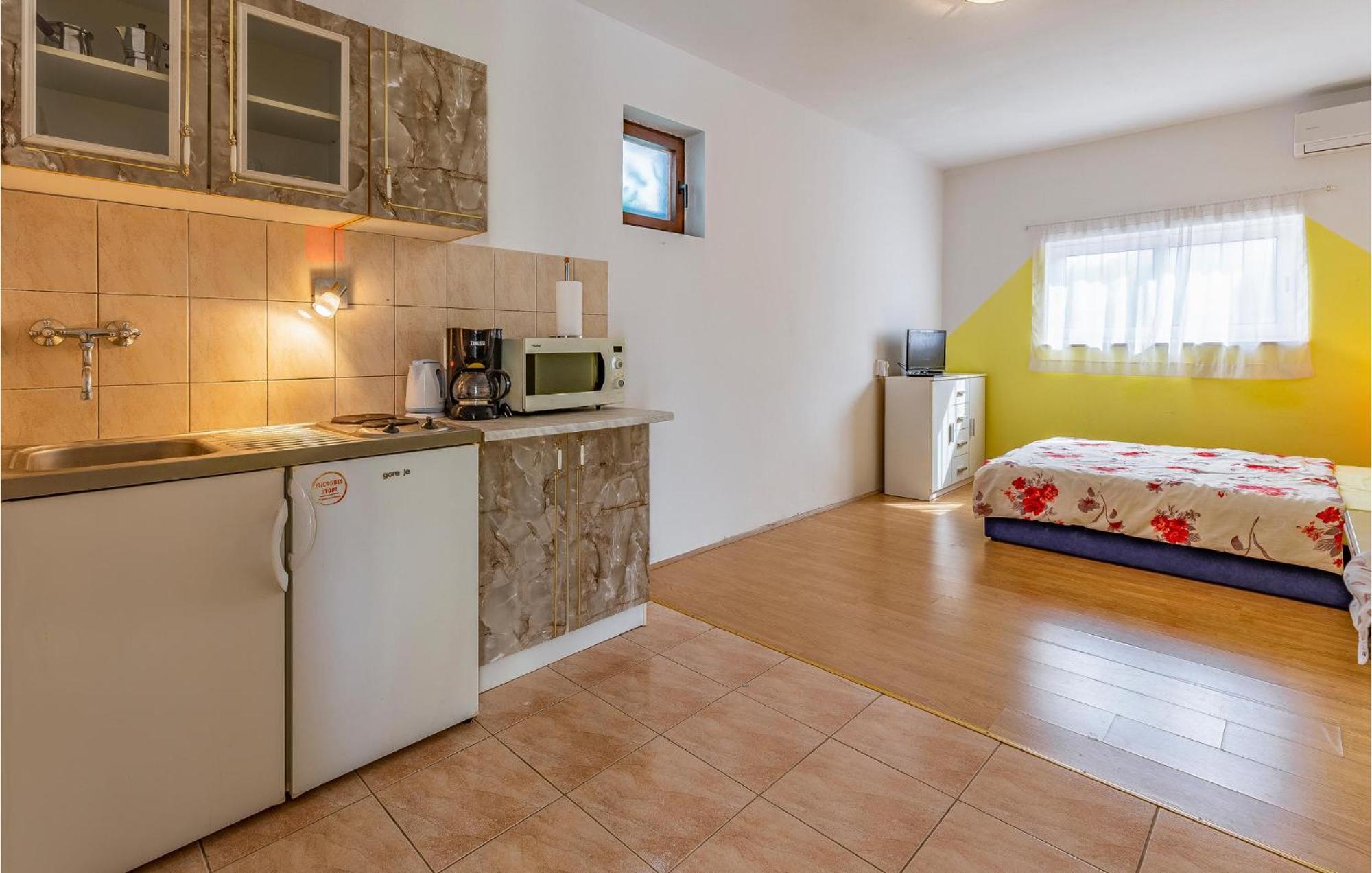 Nice Apartment In Pula With Kitchen Eksteriør bilde