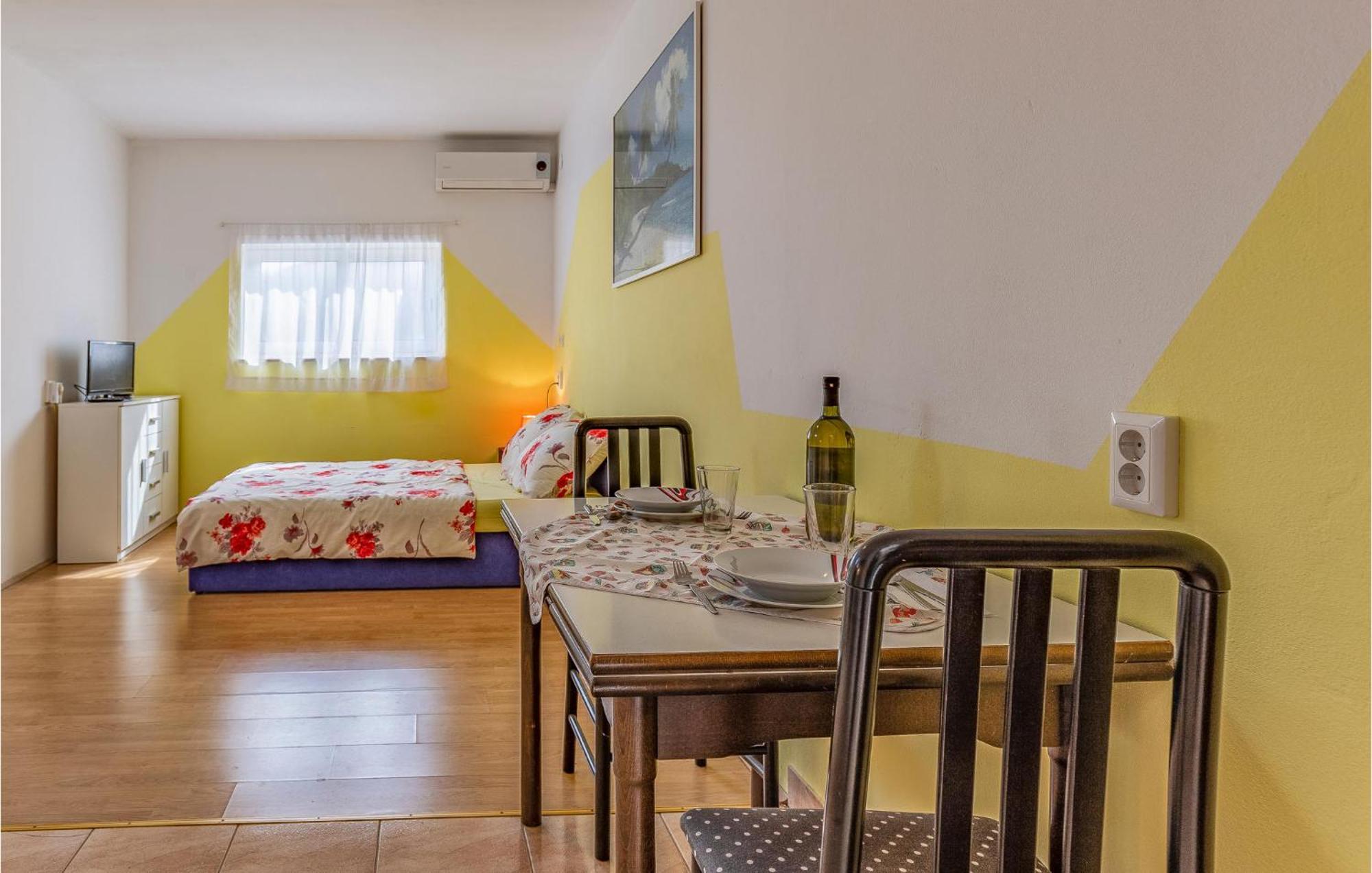 Nice Apartment In Pula With Kitchen Eksteriør bilde